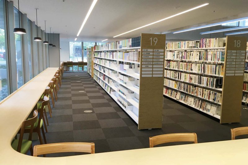 市内の分館では利用者が一番多い「東図書館」